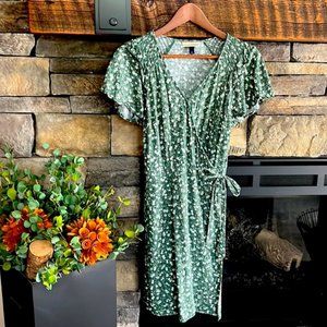 UNIVERSAL THREAD FLORAL WRAP DRESS! Darling!!